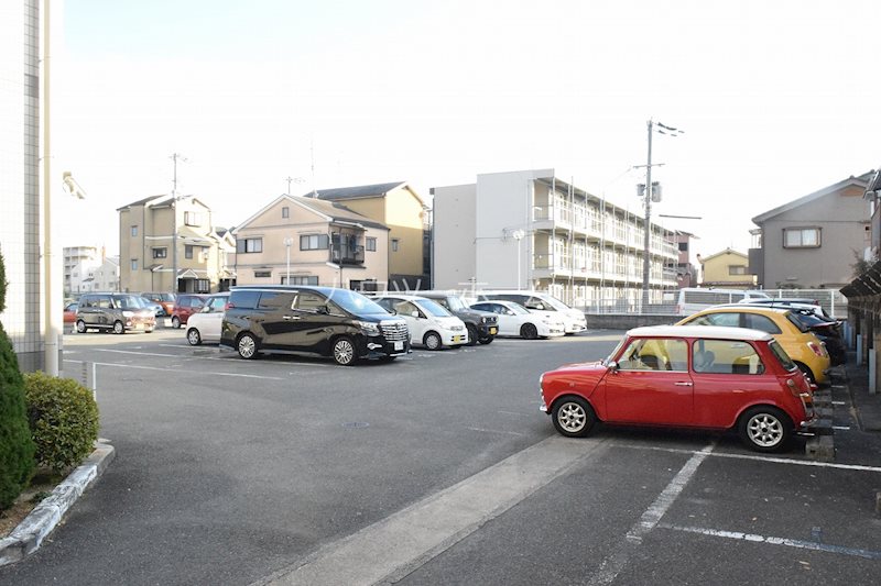コリンノルド  駐車場