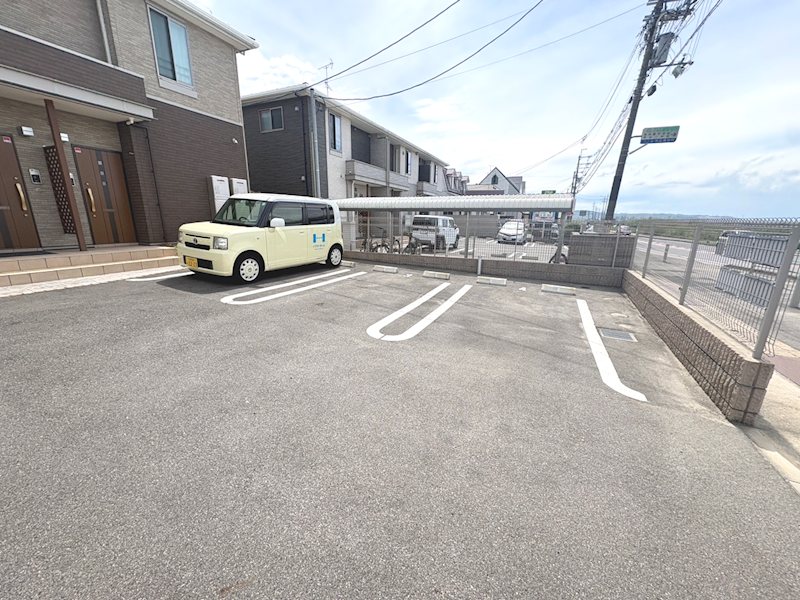 エステブリッサ青谷 駐車場