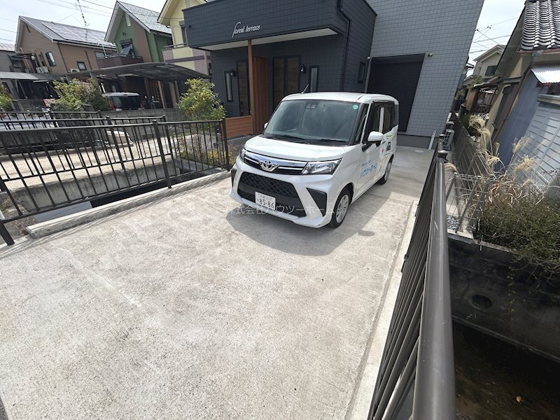 フォレスト　テラス 駐車場