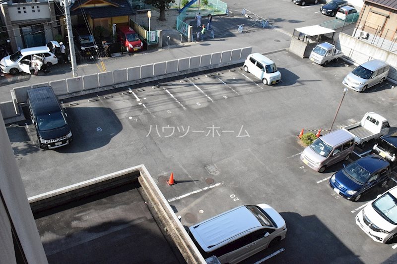 プレスティージ黄檗 駐車場