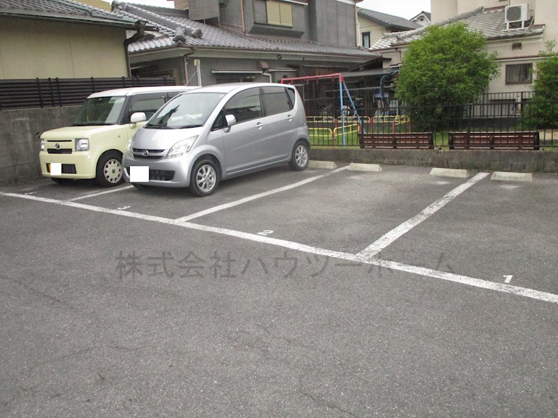 ハイツクリスタルあいりす 駐車場
