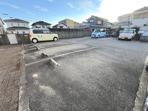 ハイツクリスタルあいりす 駐車場