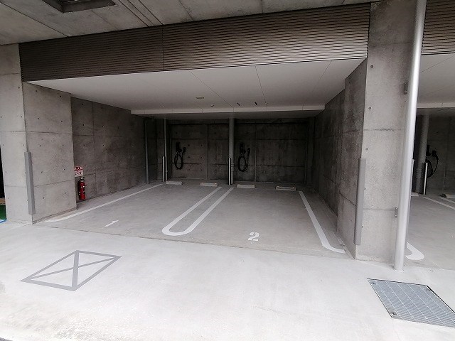AKADEMOS　Residence 駐車場