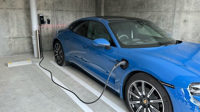 AKADEMOS　Residence 駐車場