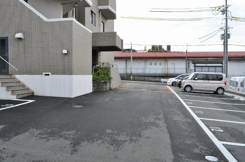 ヒルズシンメイ  駐車場