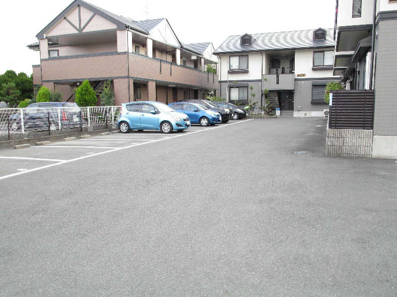 TタウンD棟 駐車場