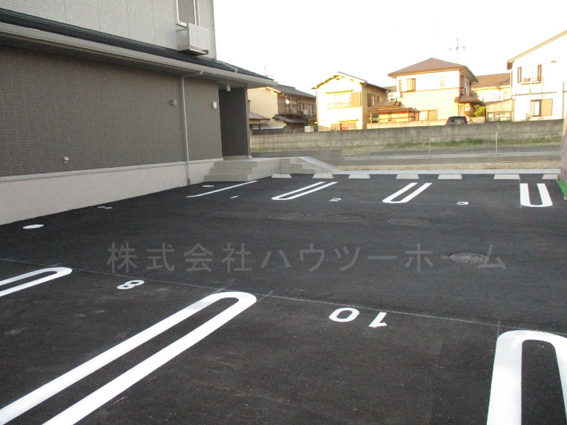 フルーレ神明 駐車場