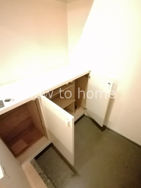 レヴィア北白川 玄関