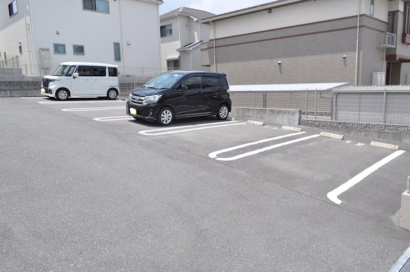 エレガント　ヒル 駐車場