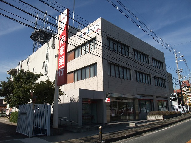 一里山N’ｓガレージ 銀行
