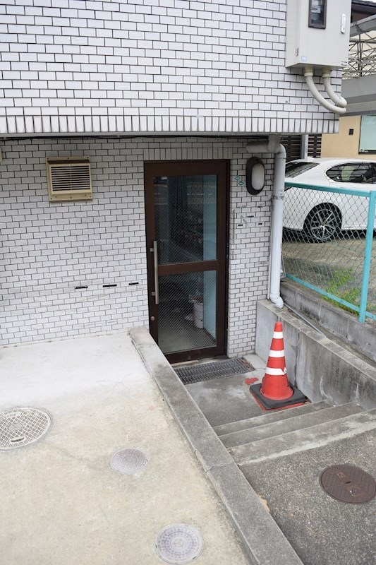 ドミール伊勢田 エントランス