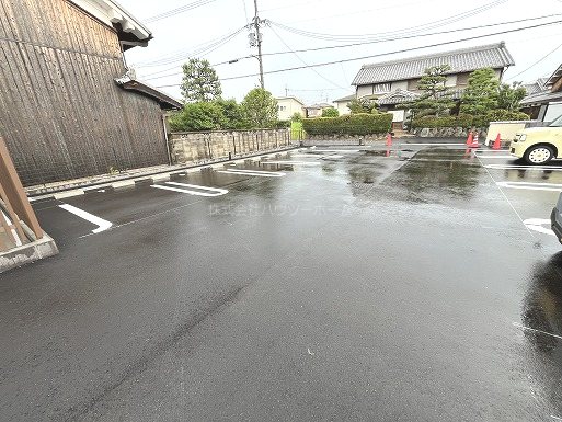 フルール　アムール 駐車場