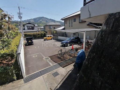 ヴィラ比叡 駐車場