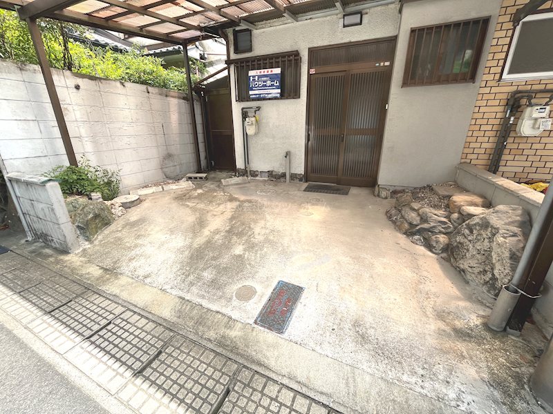 小倉町新田島貸家 駐車場