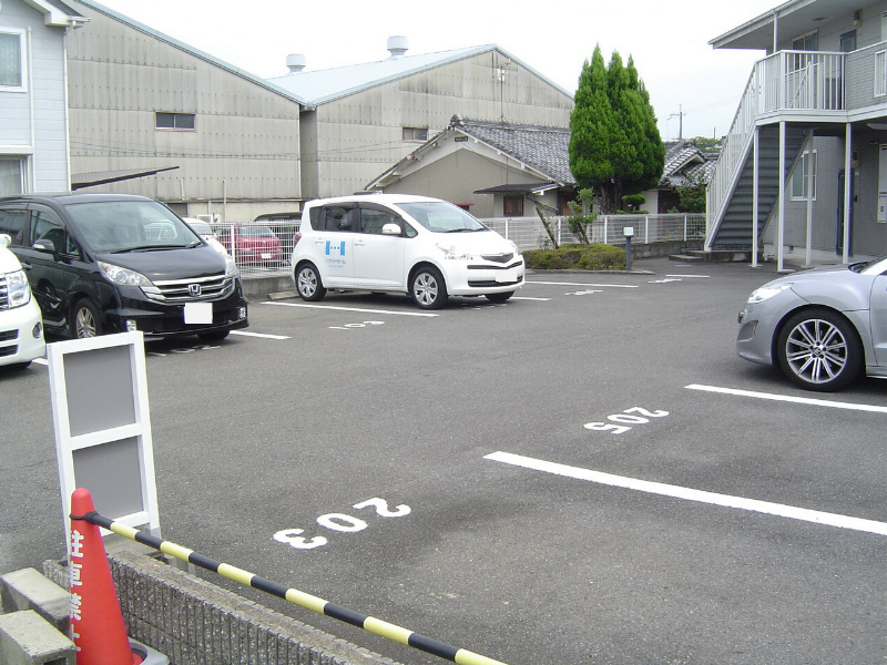リバティフジムラ 駐車場