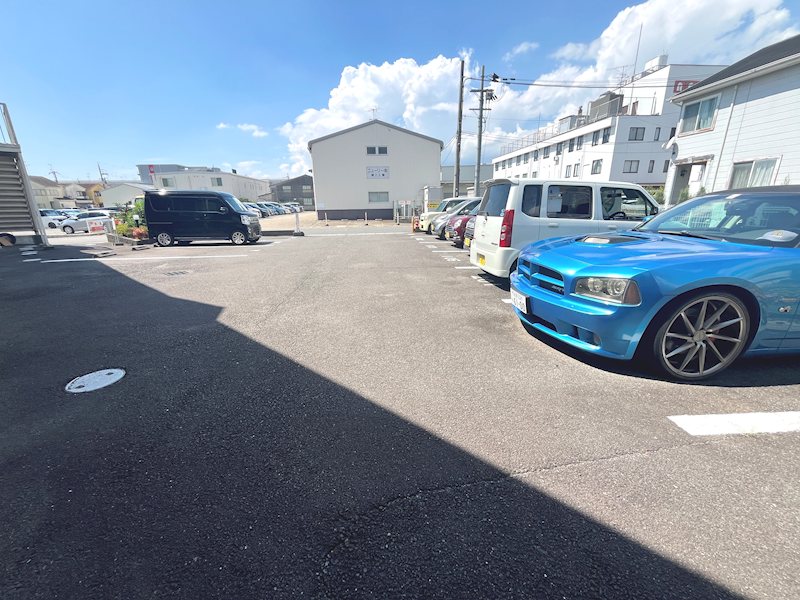リバティフジムラ 駐車場