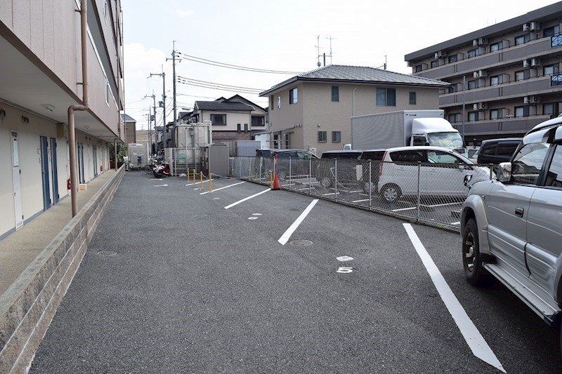 ルミエール春日森 駐車場