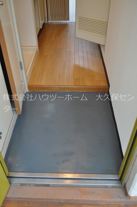 向島スタジオフラッツ 玄関