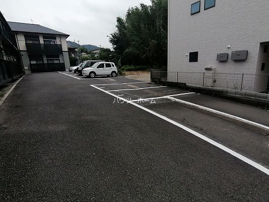 フェニックスヴィラⅡ 駐車場