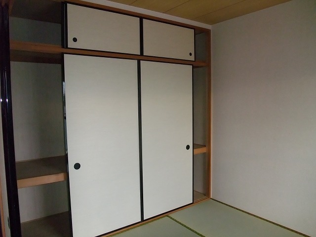 グリーンサム弐番館 収納