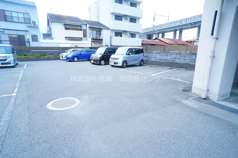 MOグロリーエイト 駐車場