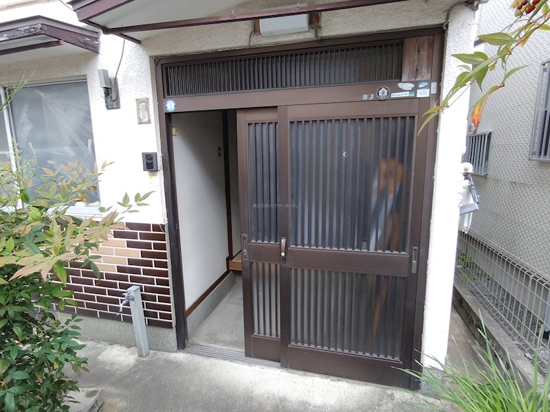 久世里ノ西貸家 玄関