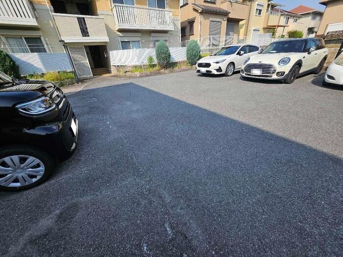 リビングタウン州見台　D棟 駐車場