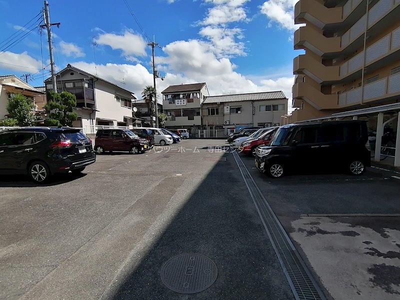 ザ・メドゥズ 駐車場