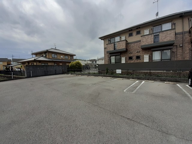 リア　フォレスト　サガラ 駐車場