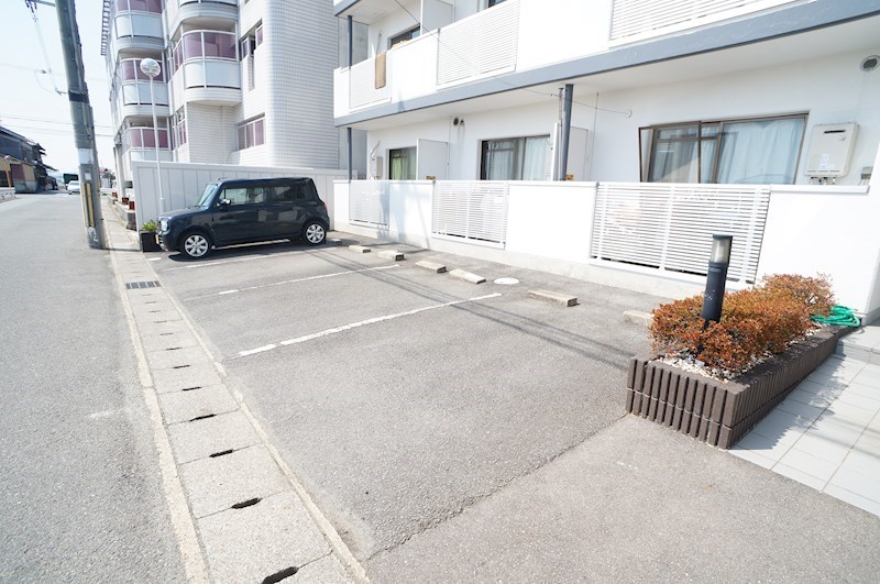 クレアトール23 駐車場