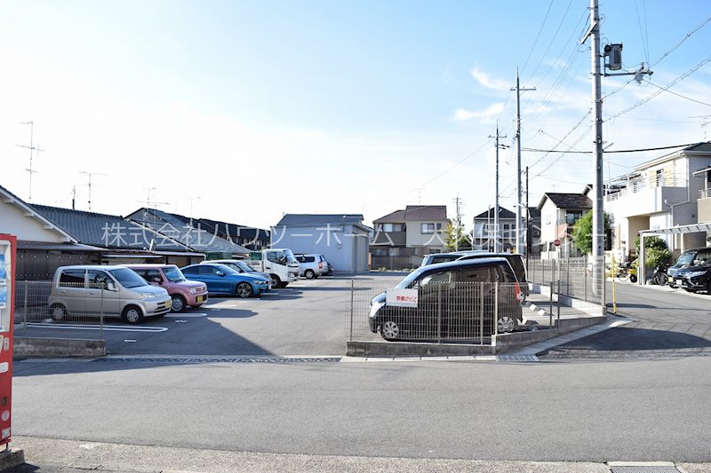 壱番館 駐車場