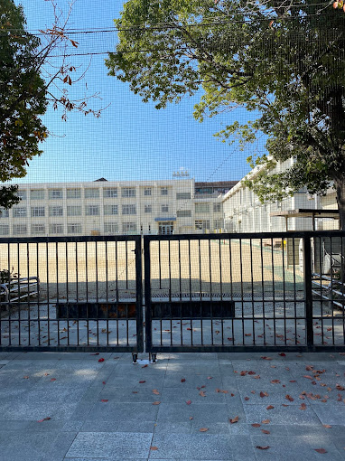 レオパルド 小学校