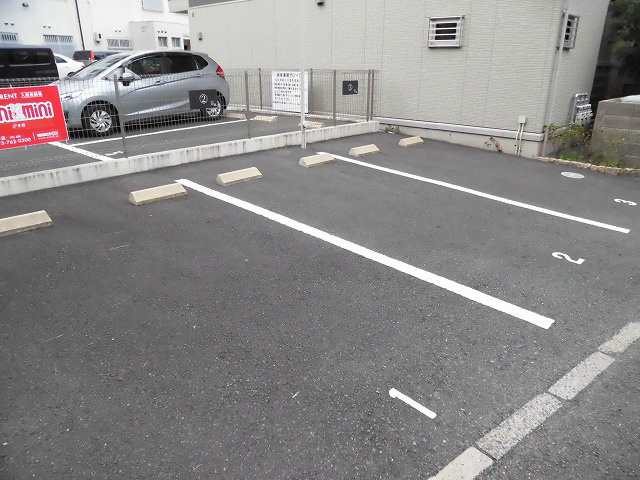 クレール北白川 駐車場