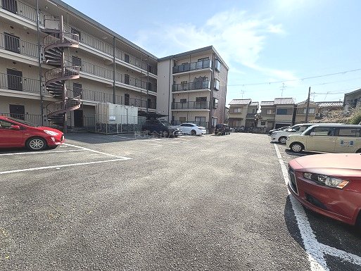 グランモントレゥー 駐車場