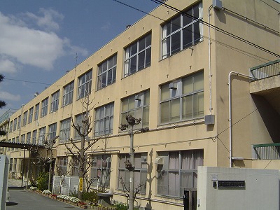 グランモントレゥー 小学校
