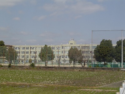 グランモントレゥー 中学校