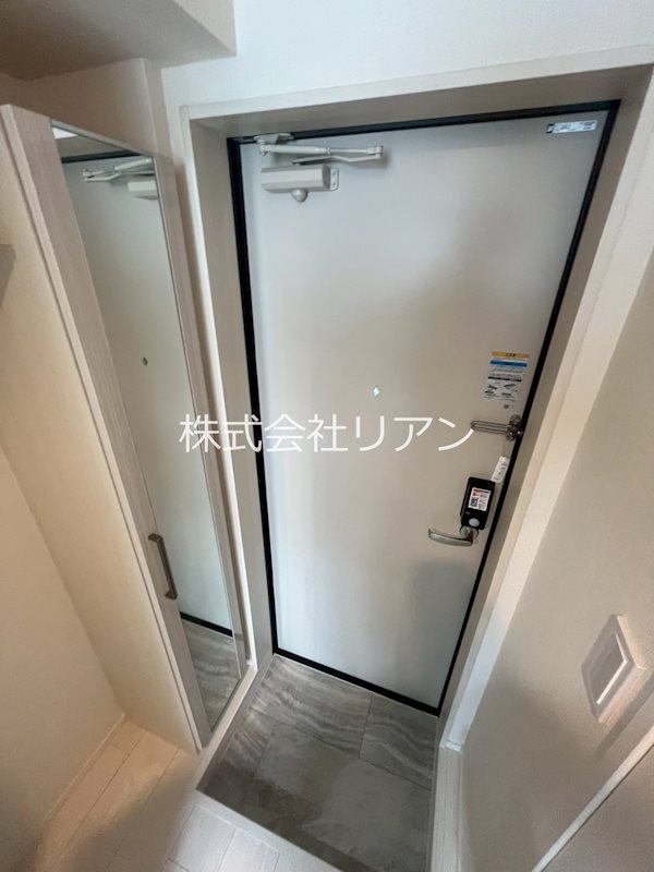 グランルーエ十条 玄関