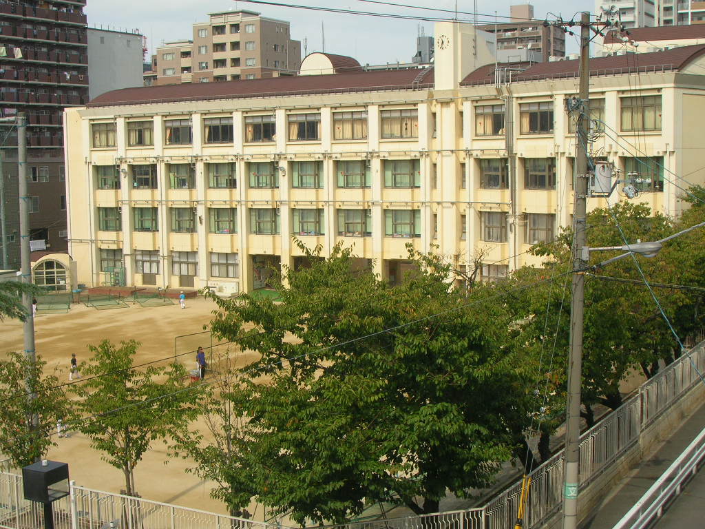 クレメゾン 小学校