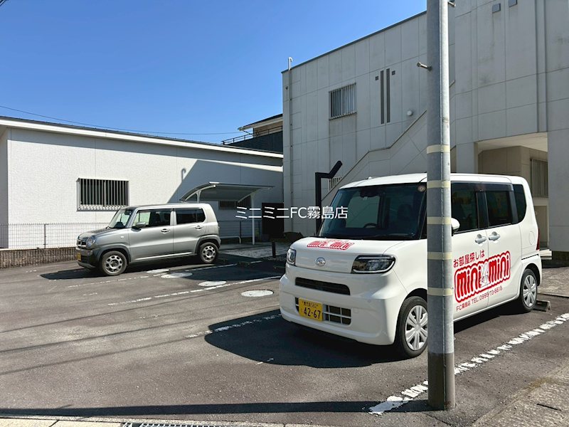 スモールガーデン巧 駐車場