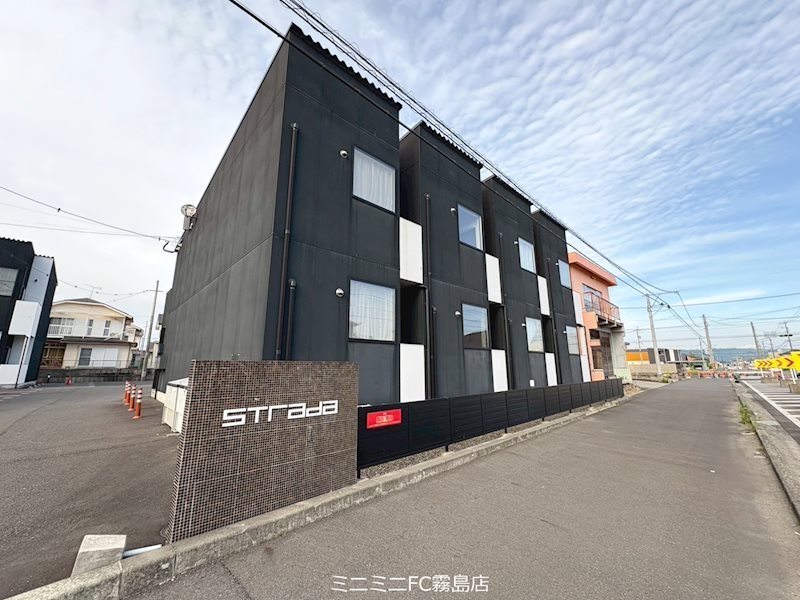 STRADA B棟 外観