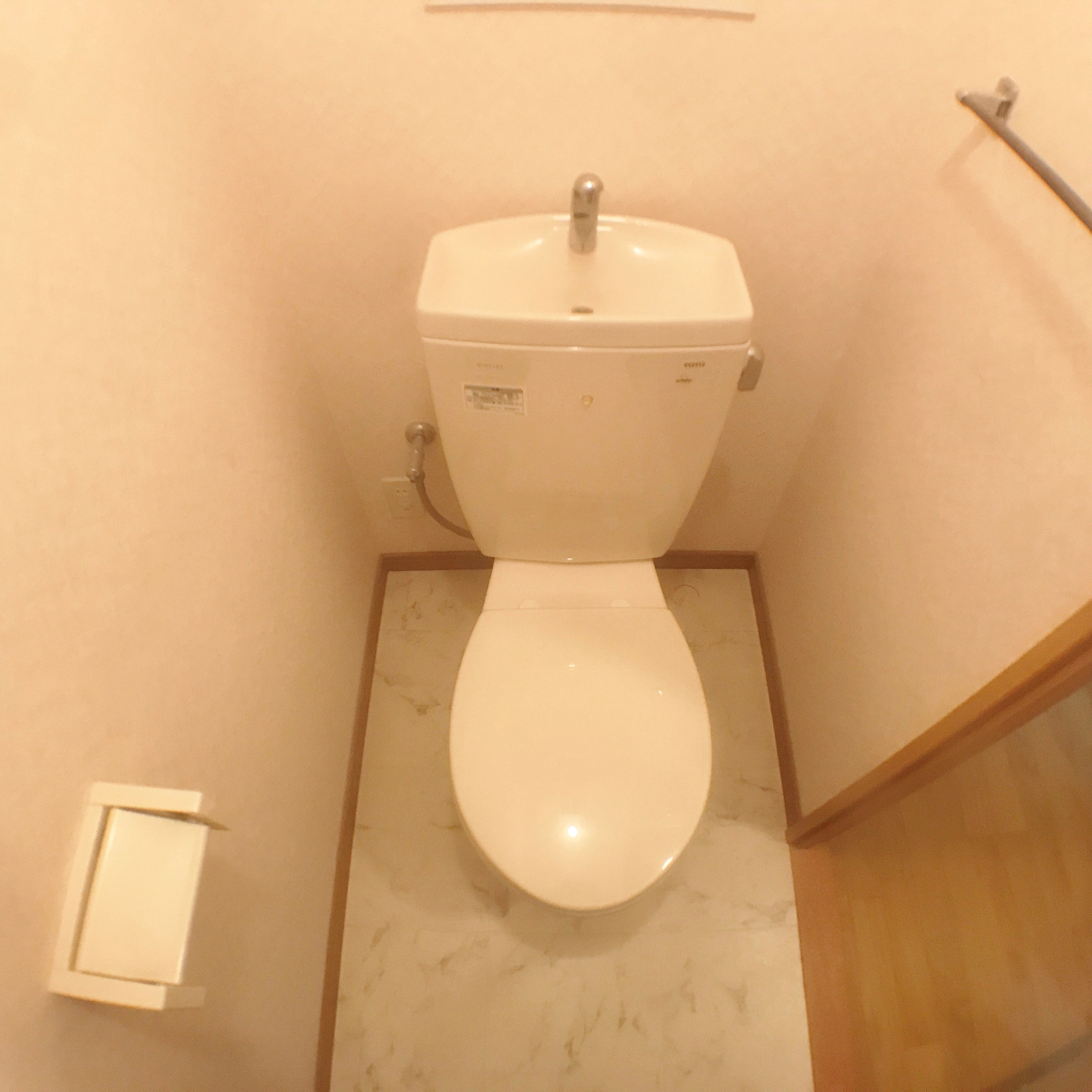 アクロス トイレ