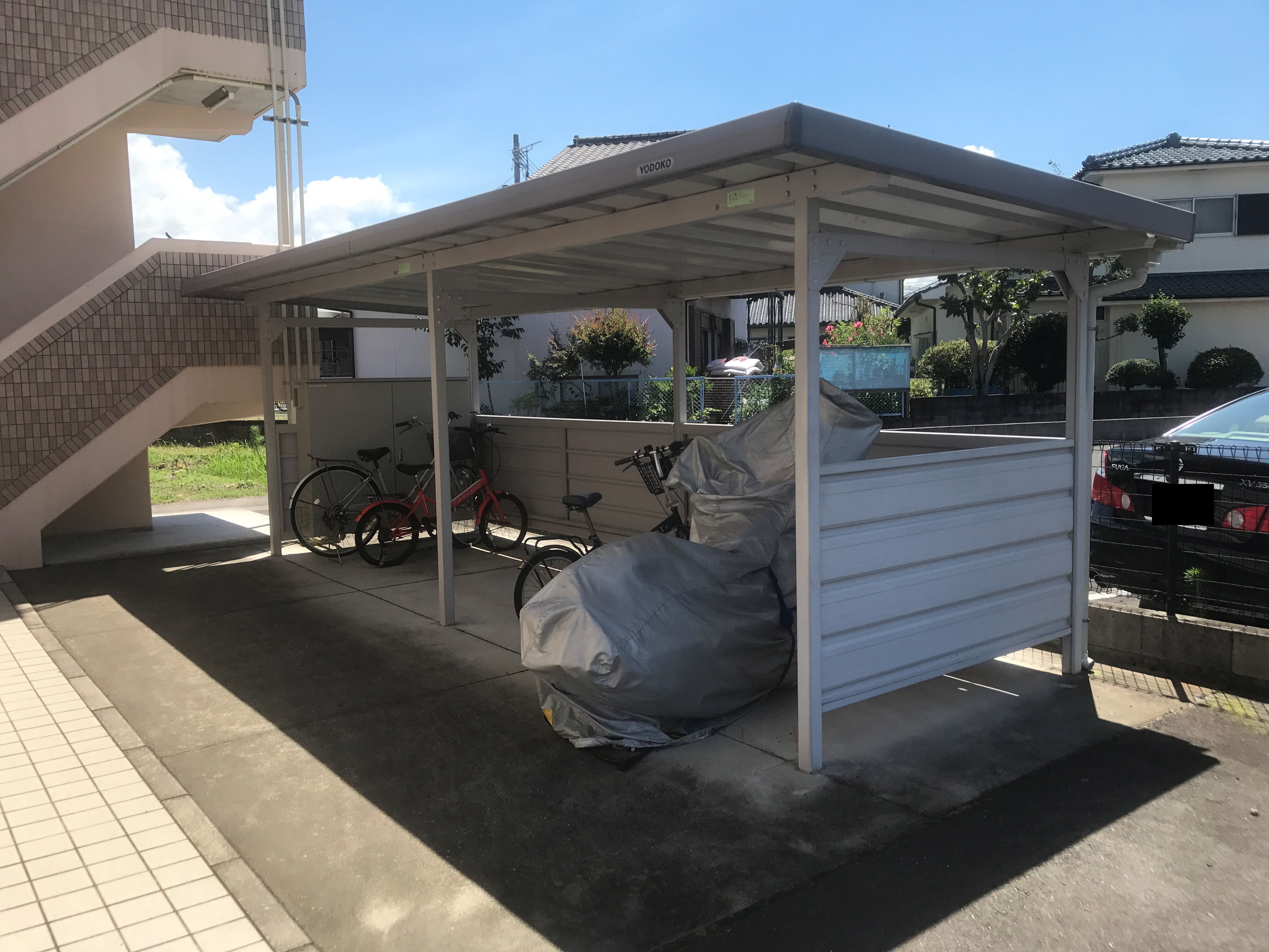 アクロス 駐車場
