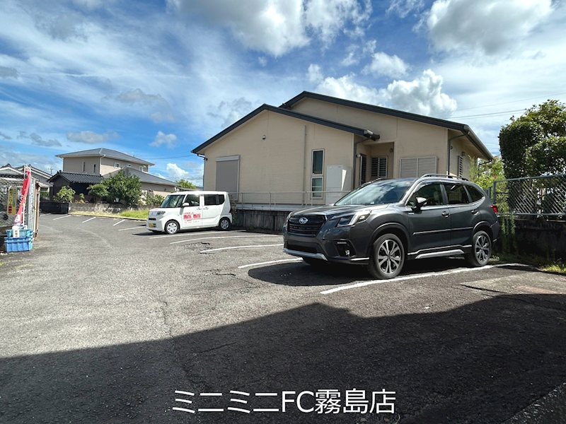 サンシャインハイツ 駐車場