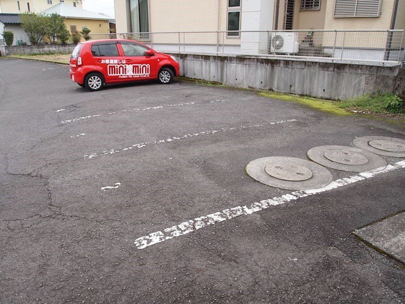 サンシャインハイツ 駐車場