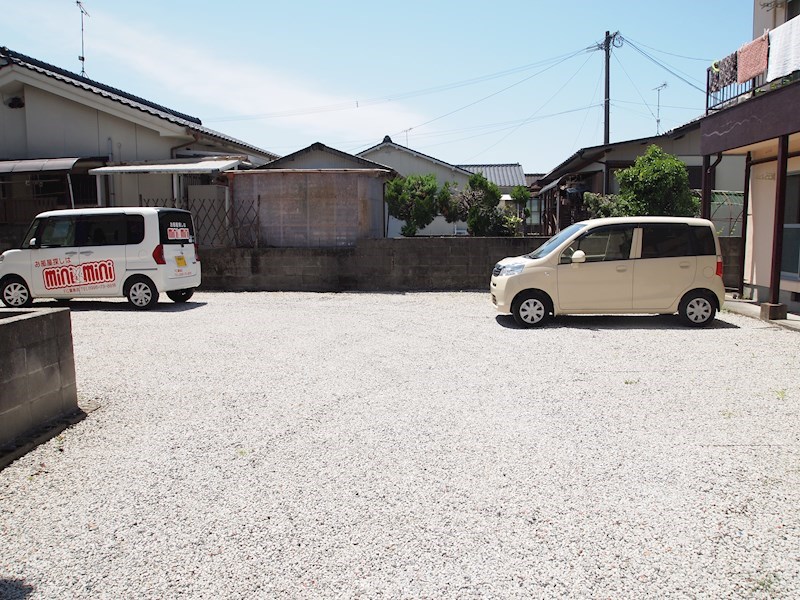 クレッセルⅢ 駐車場