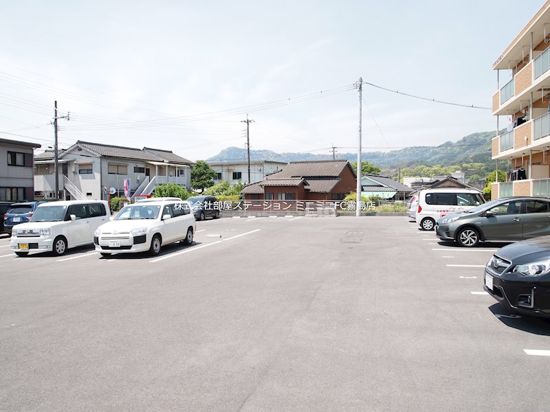 アムールレスペ 駐車場