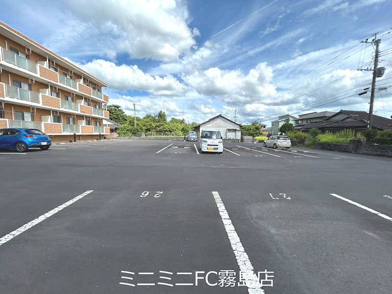 アムールレスペ 駐車場