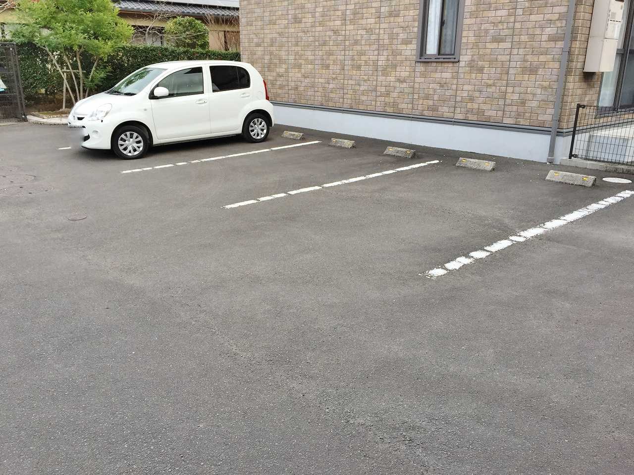 エーデルハイム絆 駐車場