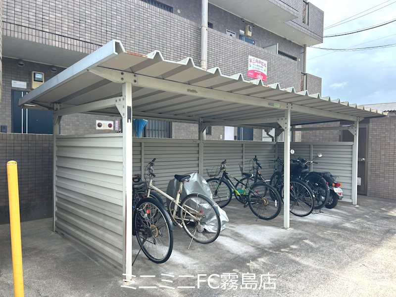 第3向井ビル エントランス