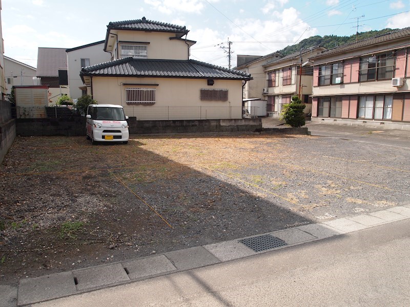 クリスタルハイム 駐車場